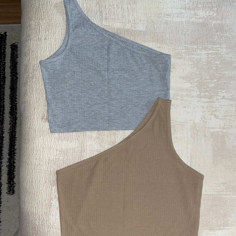 One shoulder crop top